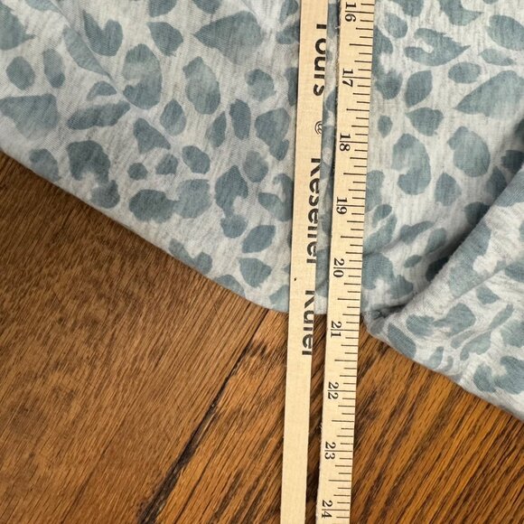 Leopard Print Long Sleeve Bodysuit L Snap Closure Gray - Picture 7 of 7